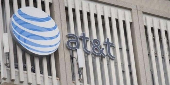 En decisión única, juez aprueba posible compra de AT&T a Time Warner