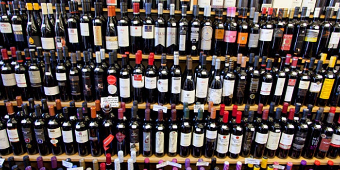 Entrega nocturna de vinos y licores