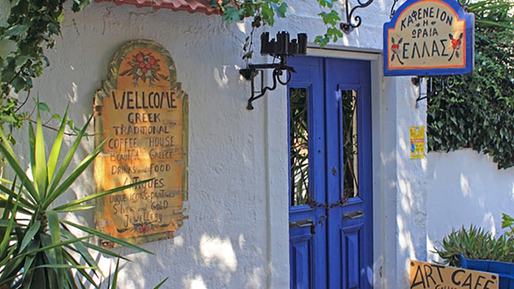 Cafetería con galería de arte
