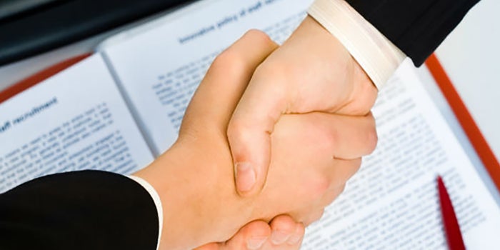 9 maneras de negociar un contrato como líder