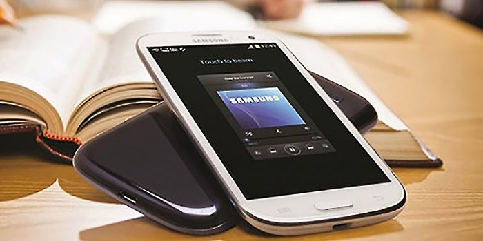 Why the Samsung Galaxy S4 May Be Better for Business Than Apple's iPhone 5