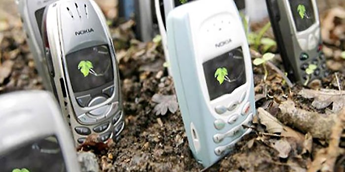 Why Some Smart Business Moguls Still Use 'Dumb Phones'