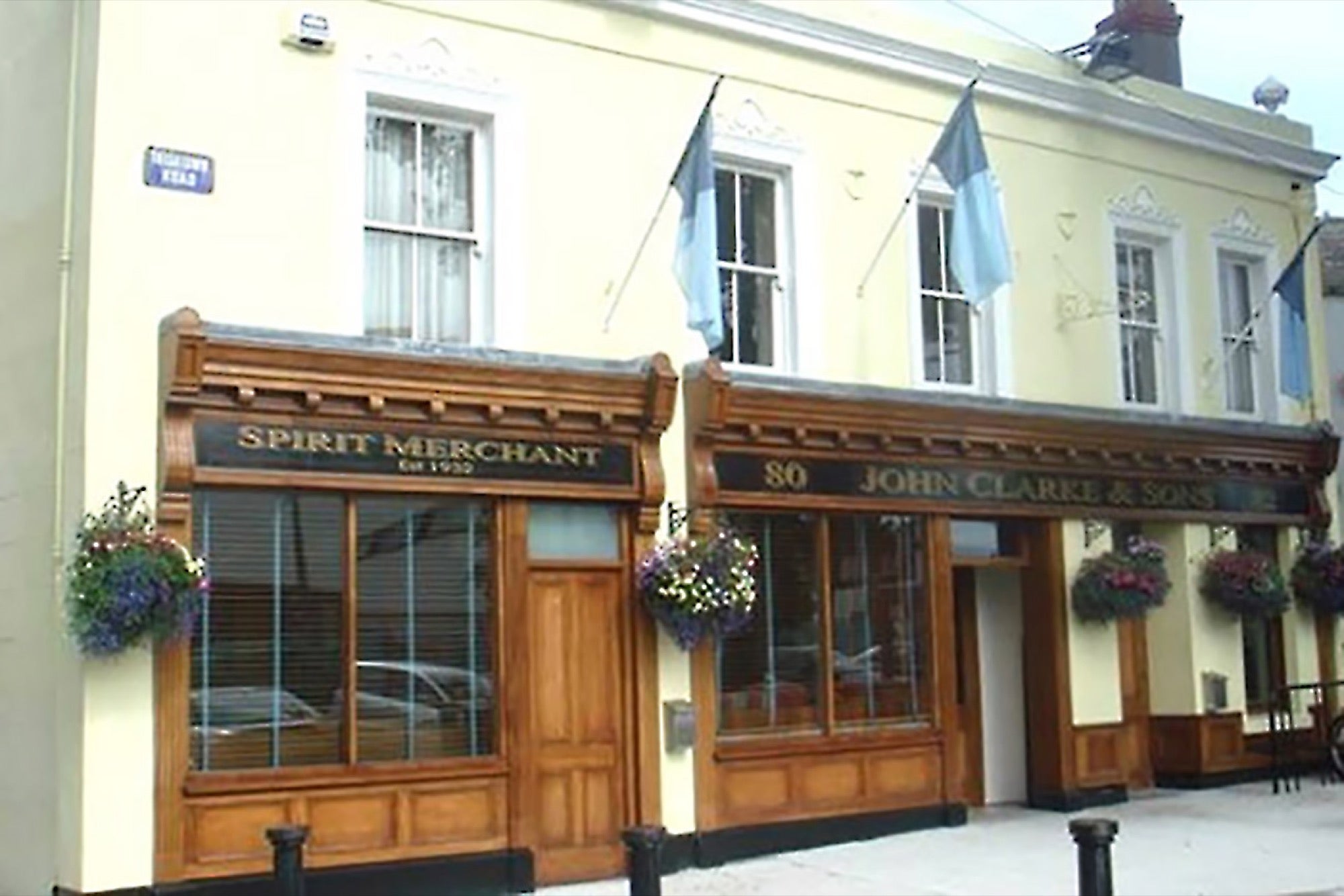 This Bar Wants You to Apply for a Job Via Snapchat