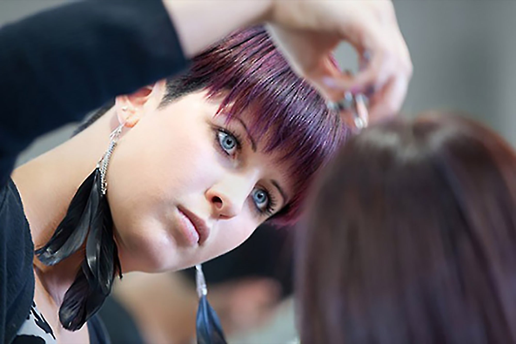 can a hair stylist make good money in europe