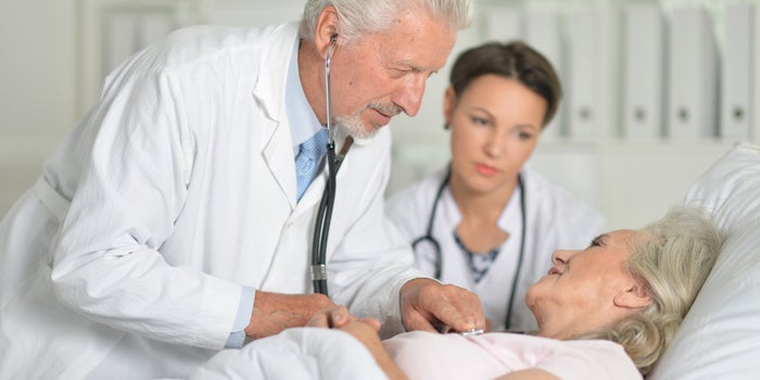 Desde 800 pesos al año puedes tener un seguro de gastos médicos