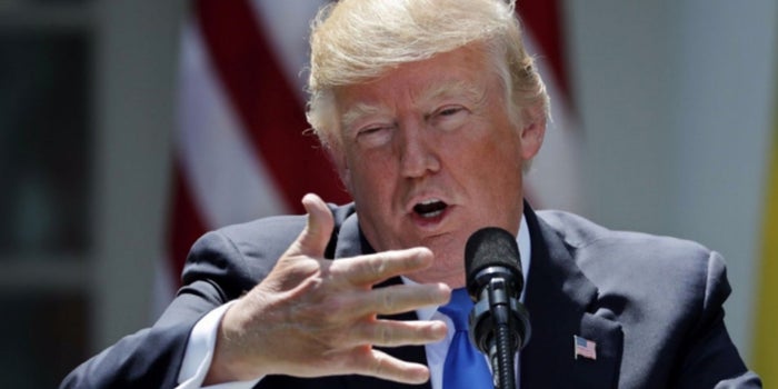 Parece que el proyecto de orden ejecutiva de Trump para controlar a Facebook y Twitter se filtró en la web