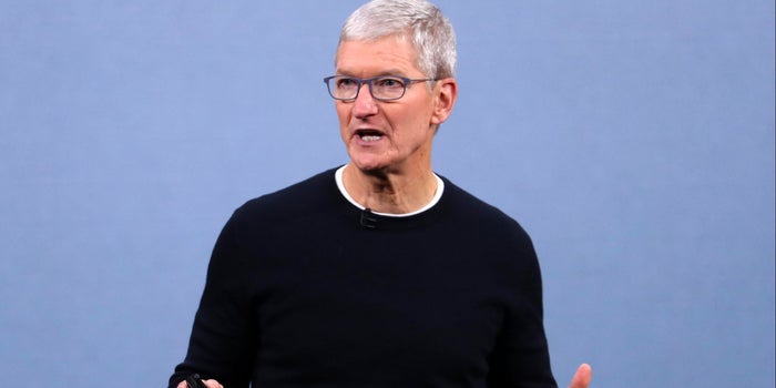 Tim Cook dice que Apple tiene que hacer más para combatir el racismo