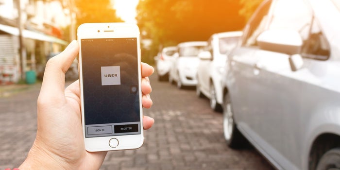 Uber reducirá algunas de sus tarifas frente a la crisis por COVID-19