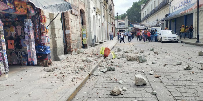 Sube el nivel del mar en Huatulco y reportan una persona fallecida en Oaxaca por sismo de 7.5