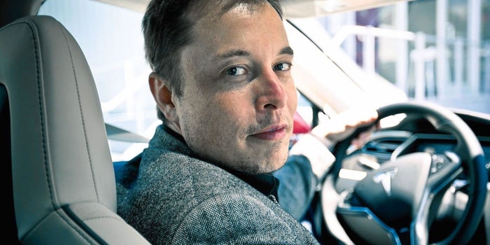Elon Musk llama 'tonto' a quien que menosprecie la inteligencia artificial
