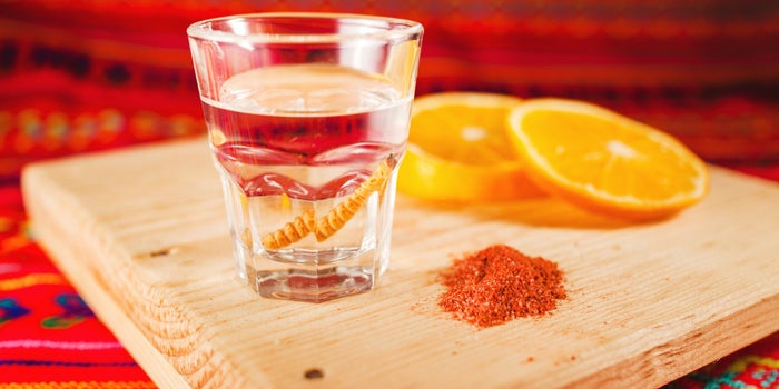 ¿Vas a dar El Grito en casa? Checa estas opciones de mezcal y tequila para celebrar