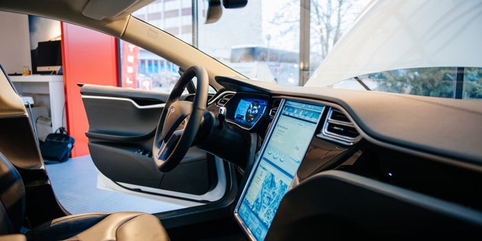 Se queda dormido el conductor de un Tesla a 140 Km/h