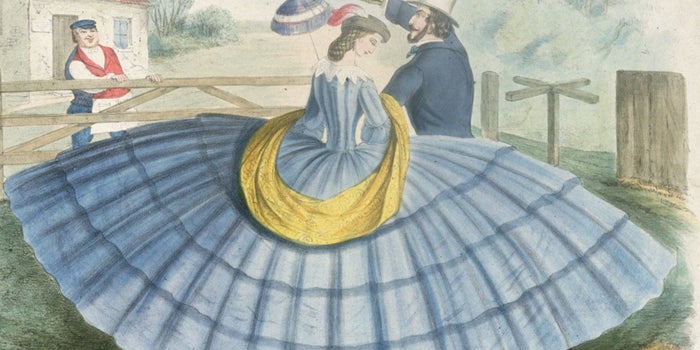 La moda ha servido históricamente para el distanciamiento social. Te contamos la historia.