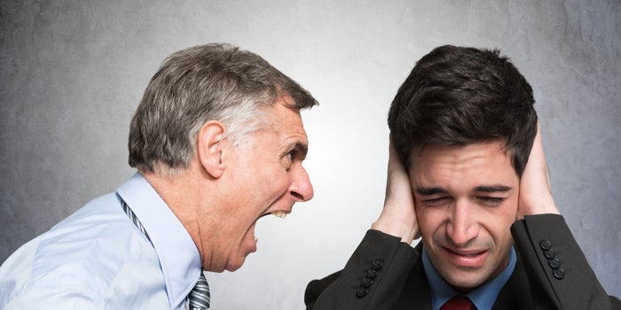 ¿Amas a ese jefe que te trata mal? Cómo detectar a tiempo el síndrome de Estocolmo organizacional