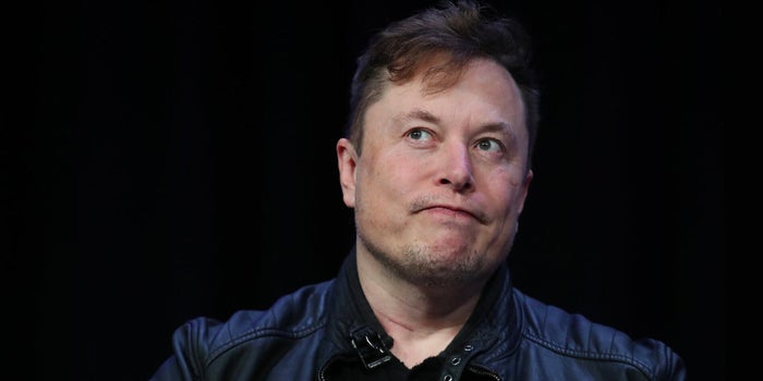 Elon Musk dice que dio positivo para COVID-19 pero también dio negativo y sospecha de las pruebas 'falsas'