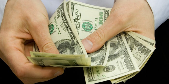Vacuna contra COVID-19 provocaría fuerte caída del dólar