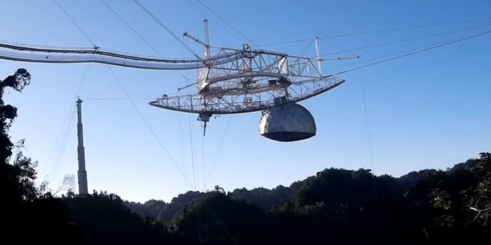Así fue como colapsó el radiotelescopio del Observatorio de Arecibo en Puerto Rico
