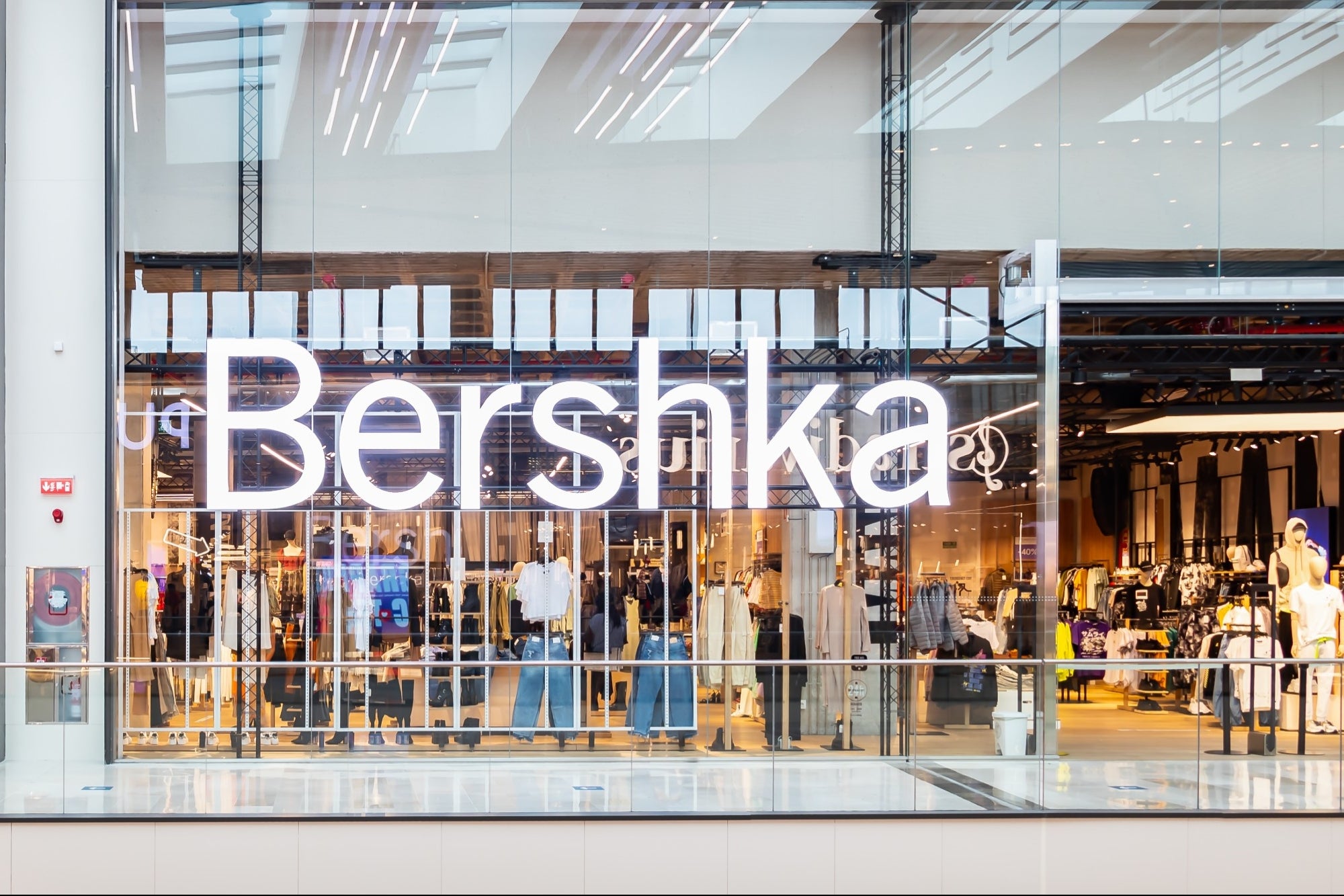 Inditex Accelere La Fermeture Des Magasins Bershka Pull Bear Et Stradivarius