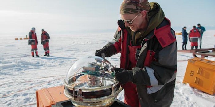 Rusia sumergió un observatorio de neutrinos en el lago más profundo del mundo