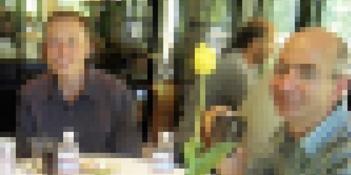 La rara foto que muestra a Elon Musk y Jeff Bezos cenando hace 17 años (antes de que se desatara su larga rivalidad)