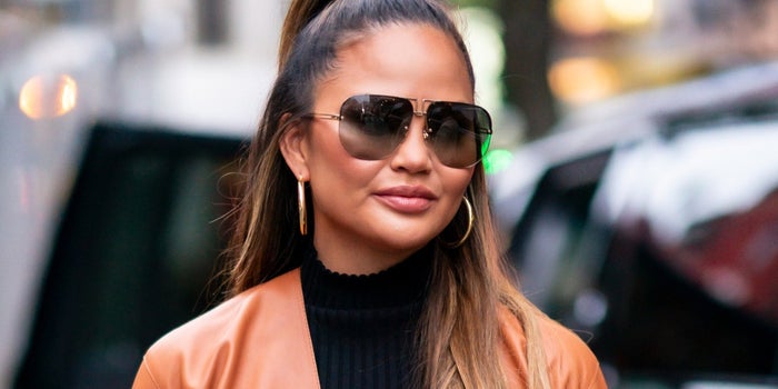 Chrissy Teigen acaba de cerrar su cuenta de Twitter. Este es el por qué.