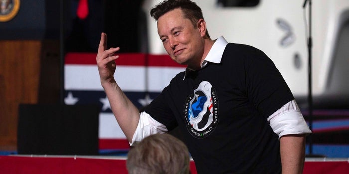 Elon Musk sugiere en un tuit que Tesla podría ser más grande que Apple en unos meses y luego lo borra