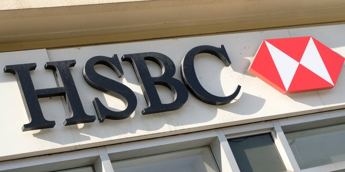 El agotado gerente de un HSBC comparte una experiencia cercana a la muerte en una publicación viral: 'Así no es como planeé mi domingo'