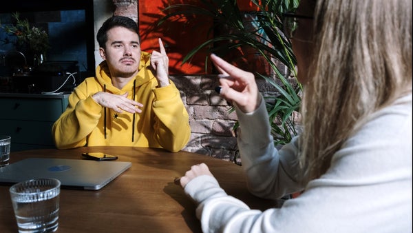 Learn to Communicate in American Sign Language Online, in Your Own Time