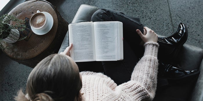Estos 7 autores comparten sus historias personales para mejorar tu estilo de vida