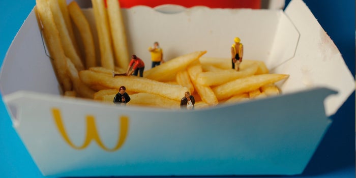 In the face of employee shortages, McDonald's will raise the salaries of its staff, but only in the US and not all