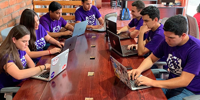 De hackers a emprendedores: conectar a los mejores programadores con las empresas que los buscan como modelo de negocio