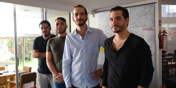 Estos emprendedores tuvieron que cambiar su modelo de negocio en plena pandemia. Así lo lograron con éxito.