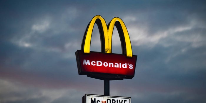 Juez rechaza demanda contra McDonald's por discriminación racial