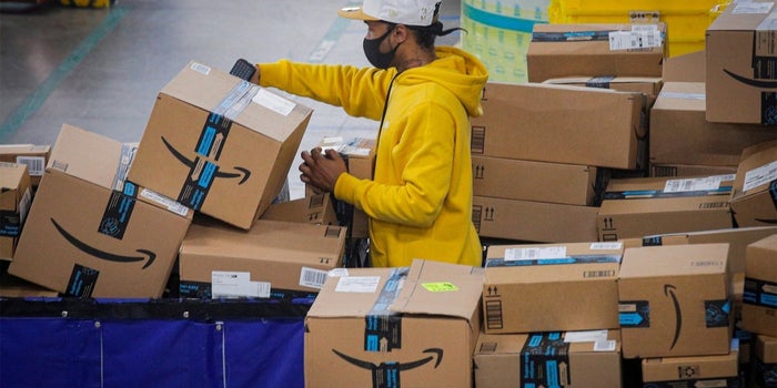 Amazon se retracta sobre regresar a la oficina y adoptará un esquema híbrido con home office