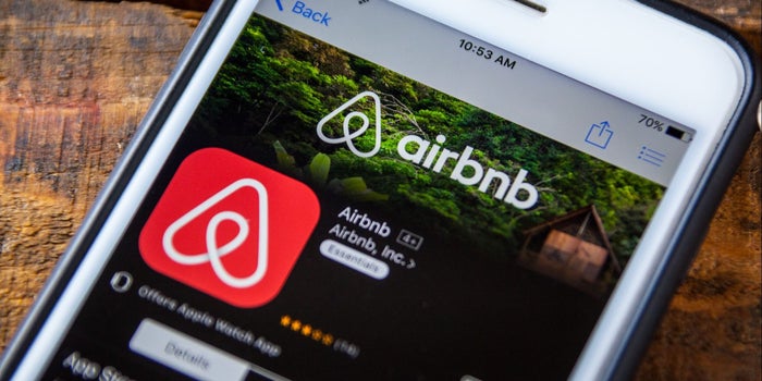 Airbnb tiene un 'equipo secreto de élite' para ocultar los delitos que ocurren en sus alojamientos, así operan
