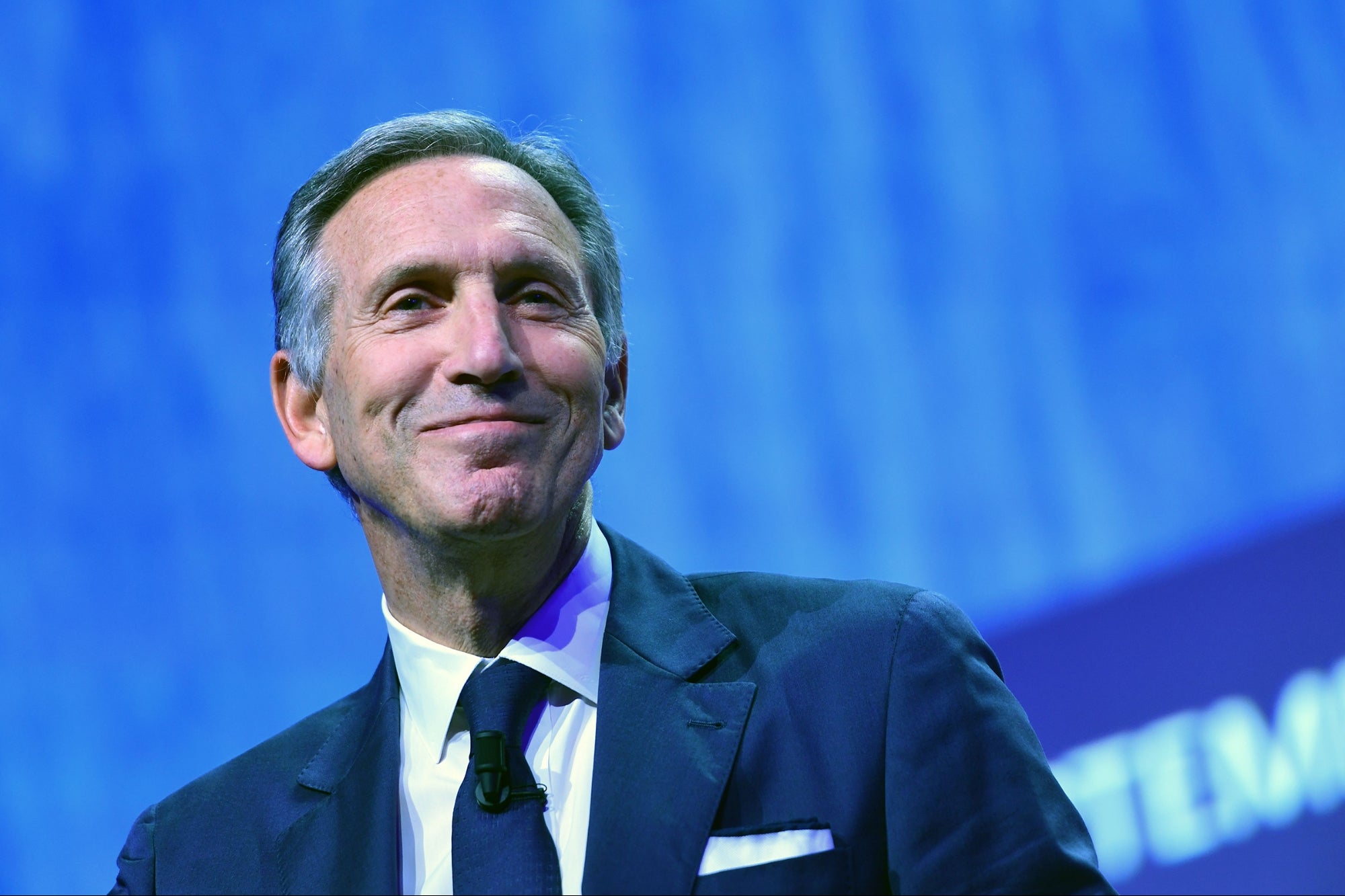 How Howard Schultz Turned an Entry-Level Sales Job Into a Coffee Empire ...