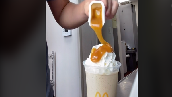 Server Fired for Allegedly Pouring Sweet and Sour Sauce Over Customer's Dessert, Says They Gave Him 'Attitude'