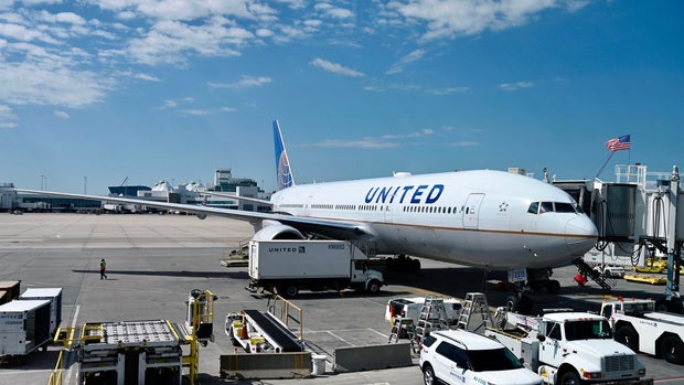 Report: United Airlines is Losing Millions By Keeping Unvaccinated Employees on Paid Leave