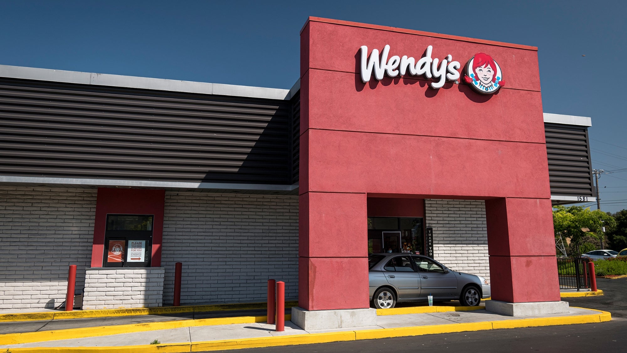 17-wendy-s-employees-leave-on-the-spot-by-taping-sign-to-drive-thru-we-quit