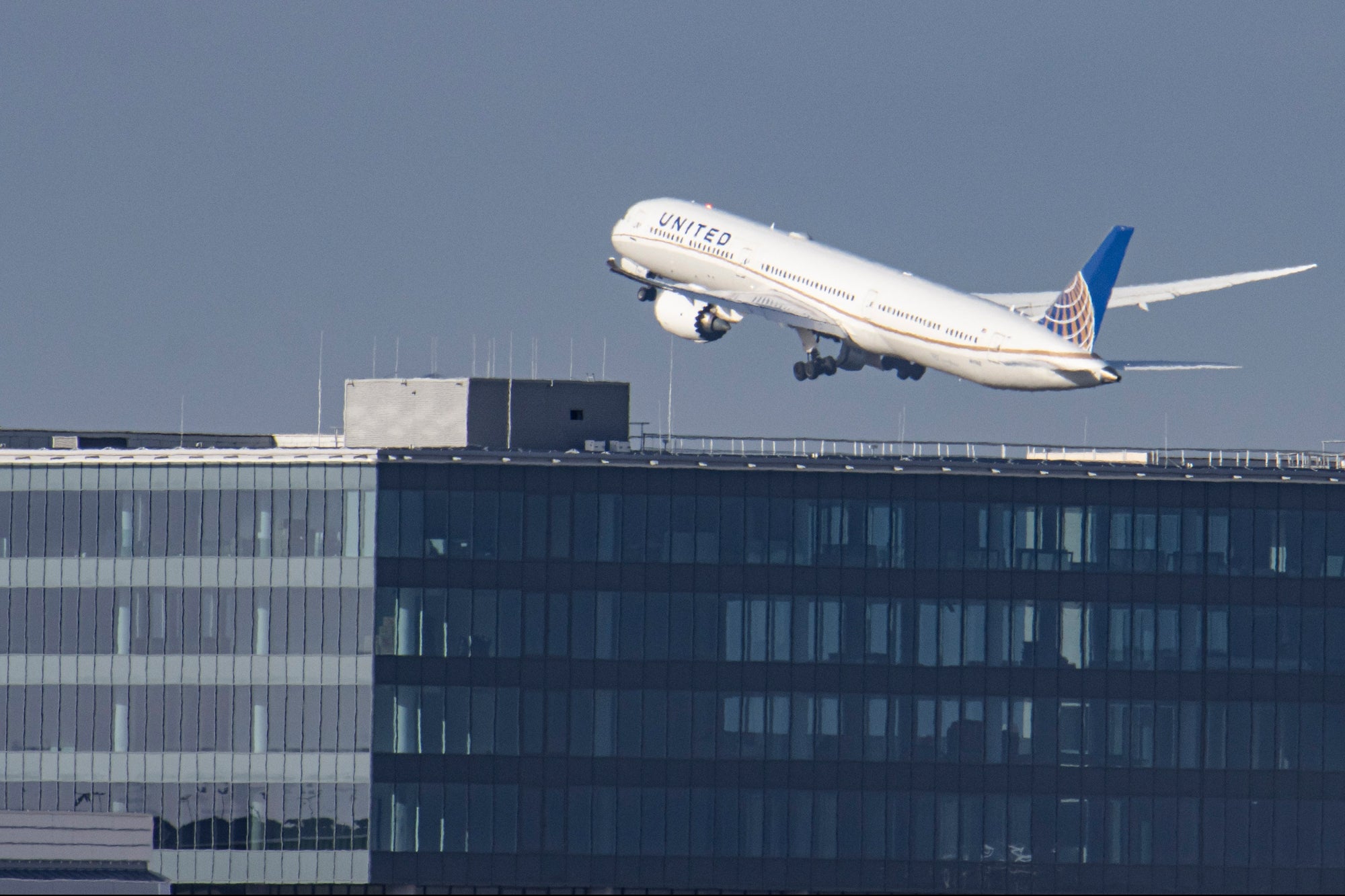 Major U.S. Airline Will Let Unvaccinated Employees Come Back to Work