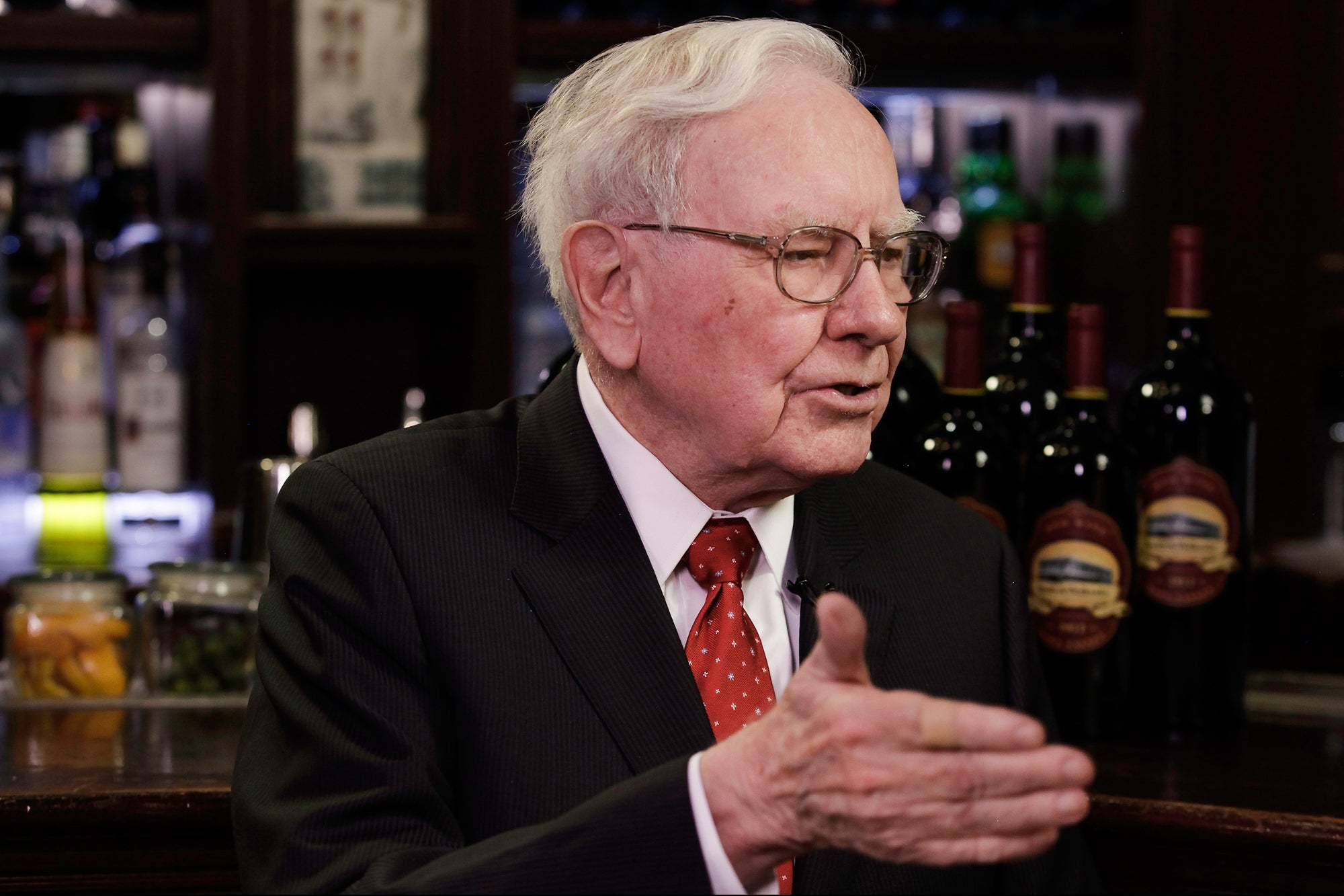 someone-paid-19-million-for-lunch-with-warren-buffet-trois-trente