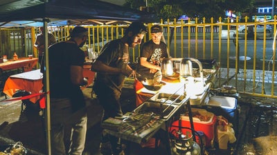 'It Was Like a Drug': How Dave's Hot Chicken Grew a Cult Following in an East Hollywood Parking Lot