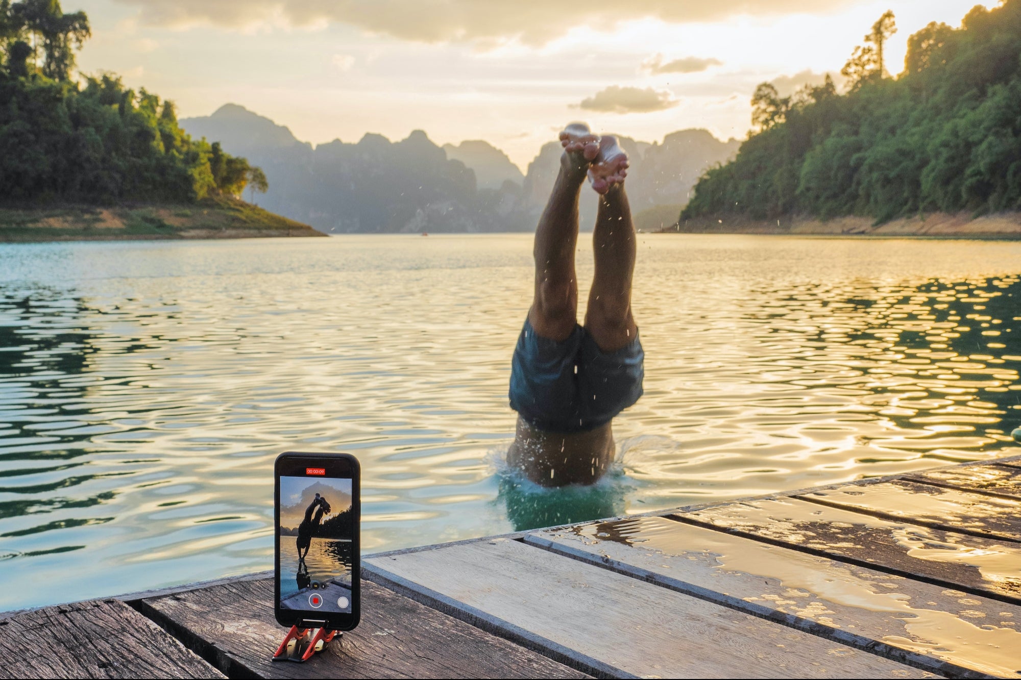 phone tripod that fits in wallet