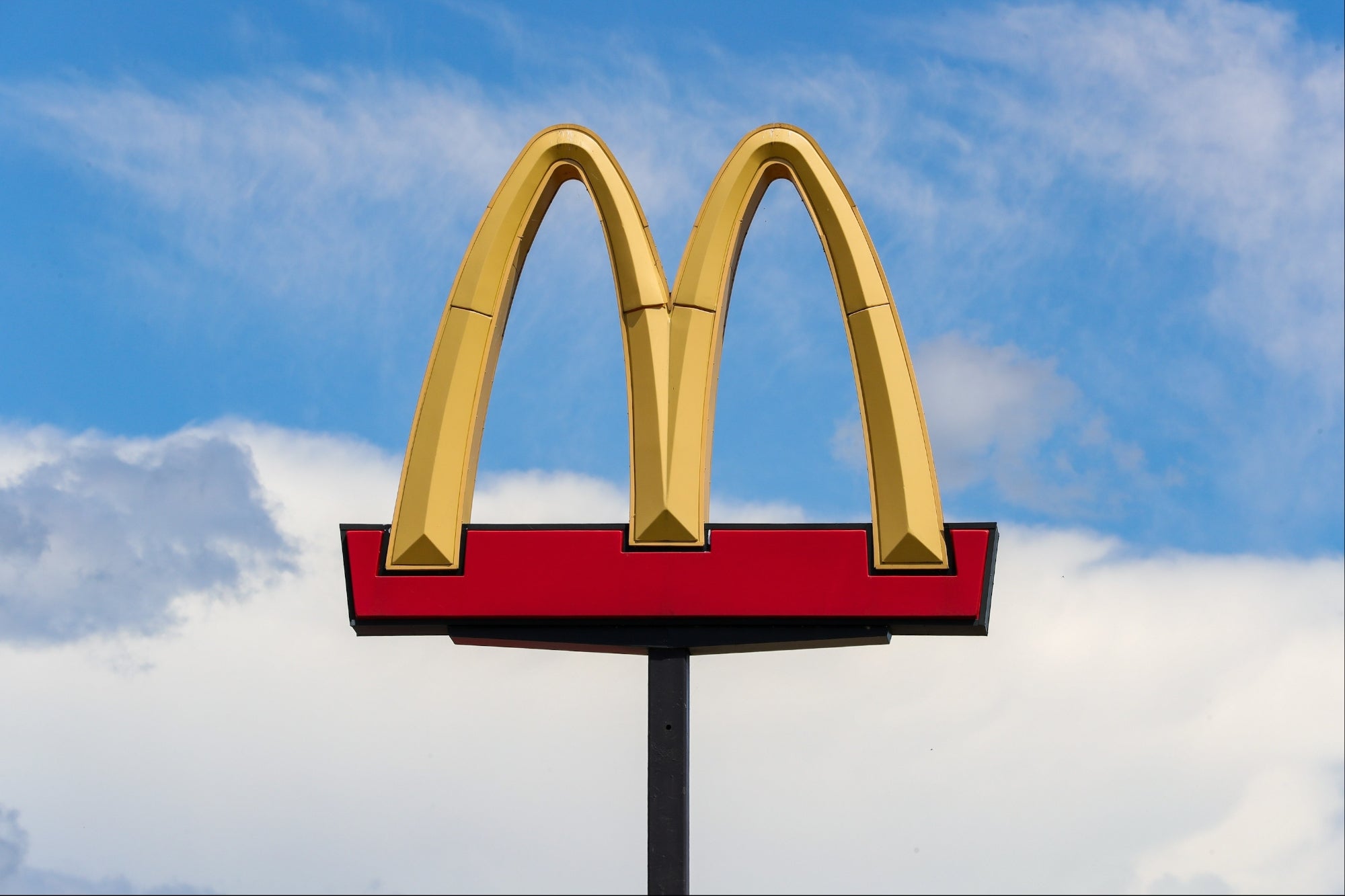 McDonald's CFO Says 'Everybody's Fighting for Fewer Consumers' as
Earnings Reports Show People Are Spending Less on Fast Food