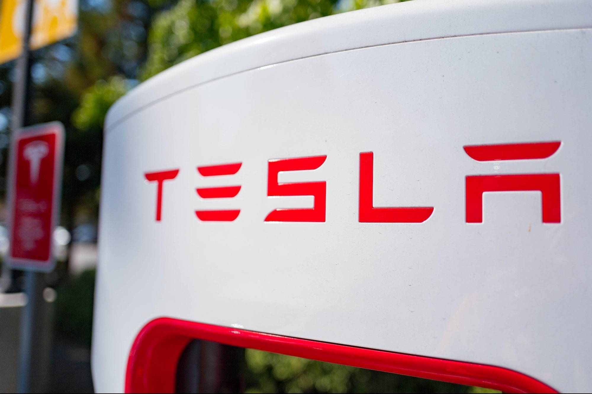 Tesla Is Reportedly Revoking Internship Offers to College Students Weeks Before Their Start Dates: 'I Spent Thousands On Housing'