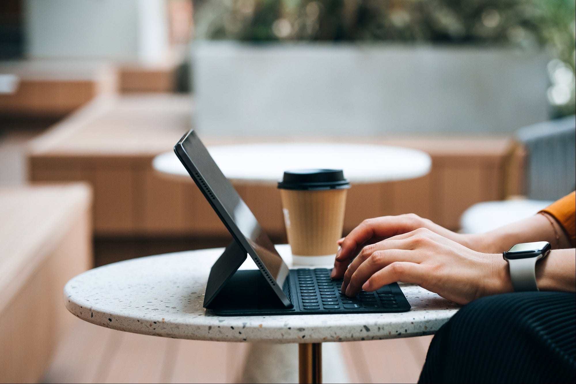 How to Build Endless Passive Income With This Simple Online Hustle