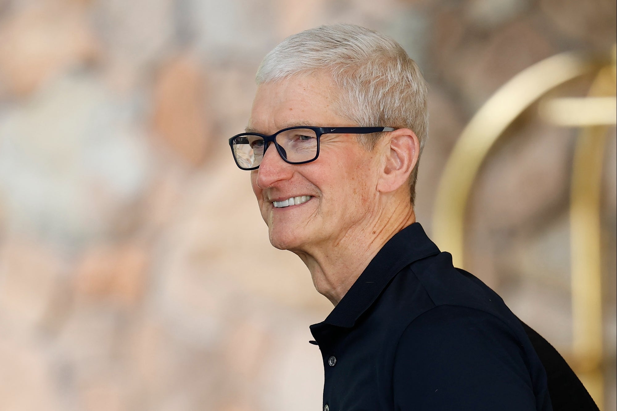 How Much Does Apple Pay Its Employees? Here Are the Exact Salaries of Staff Jobs, Including Developers, Engineers, and Consultants.