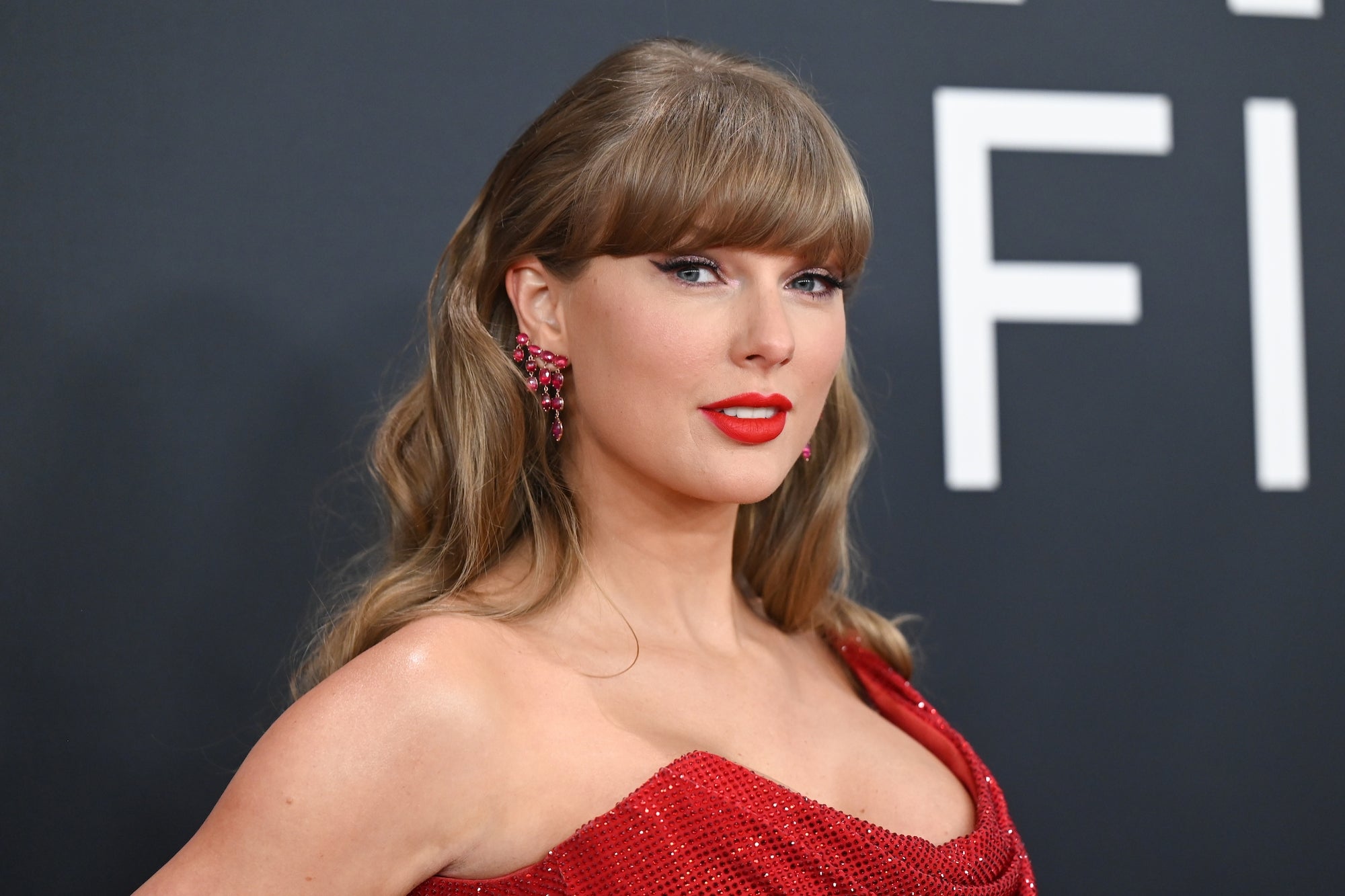 Taylor Swift and Amazon's 'Antifragile' Secret to Business Success | Entrepreneur