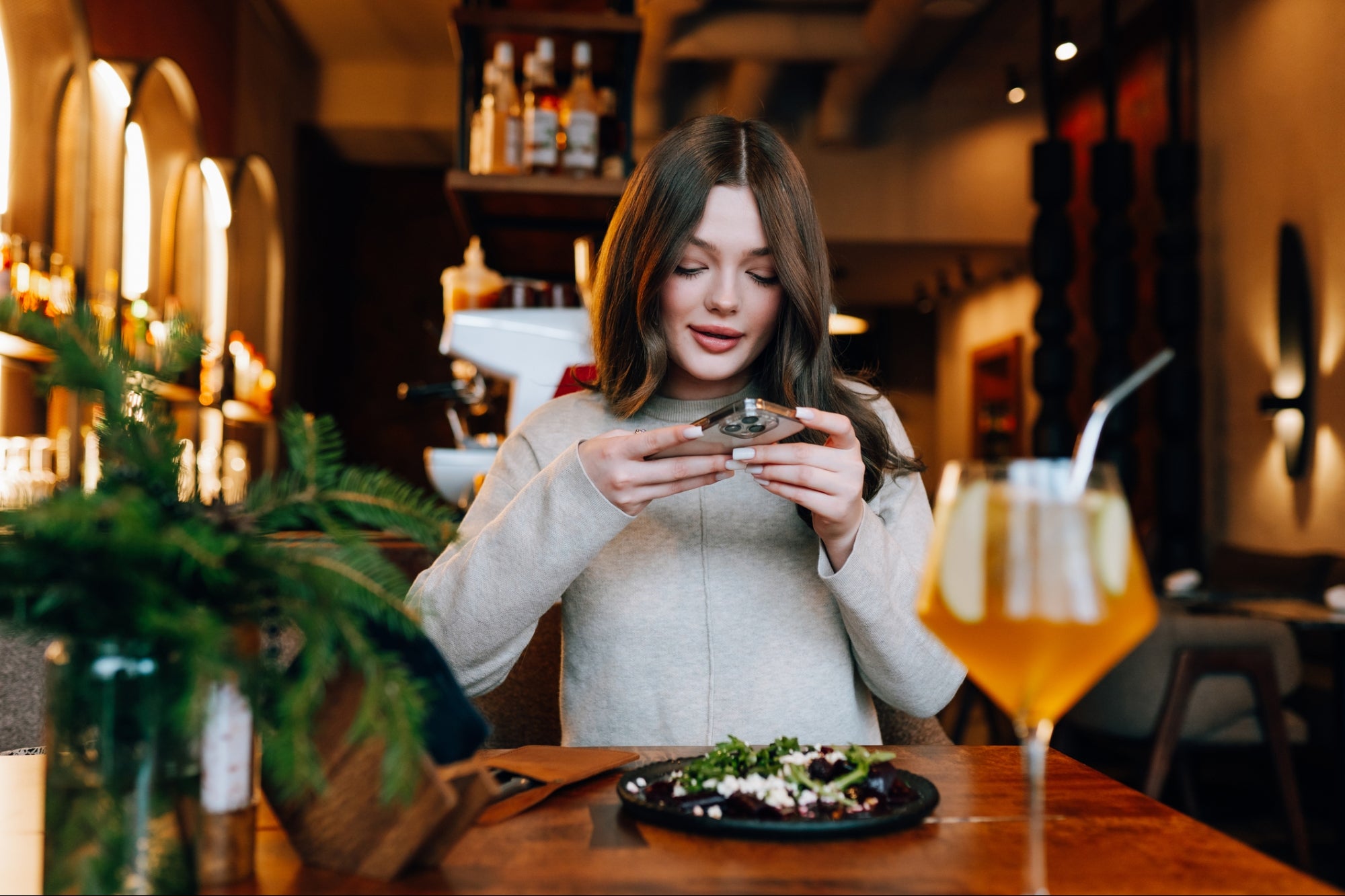 How Food and Beverage Startups Can Leverage AR Packaging to Boost Sales