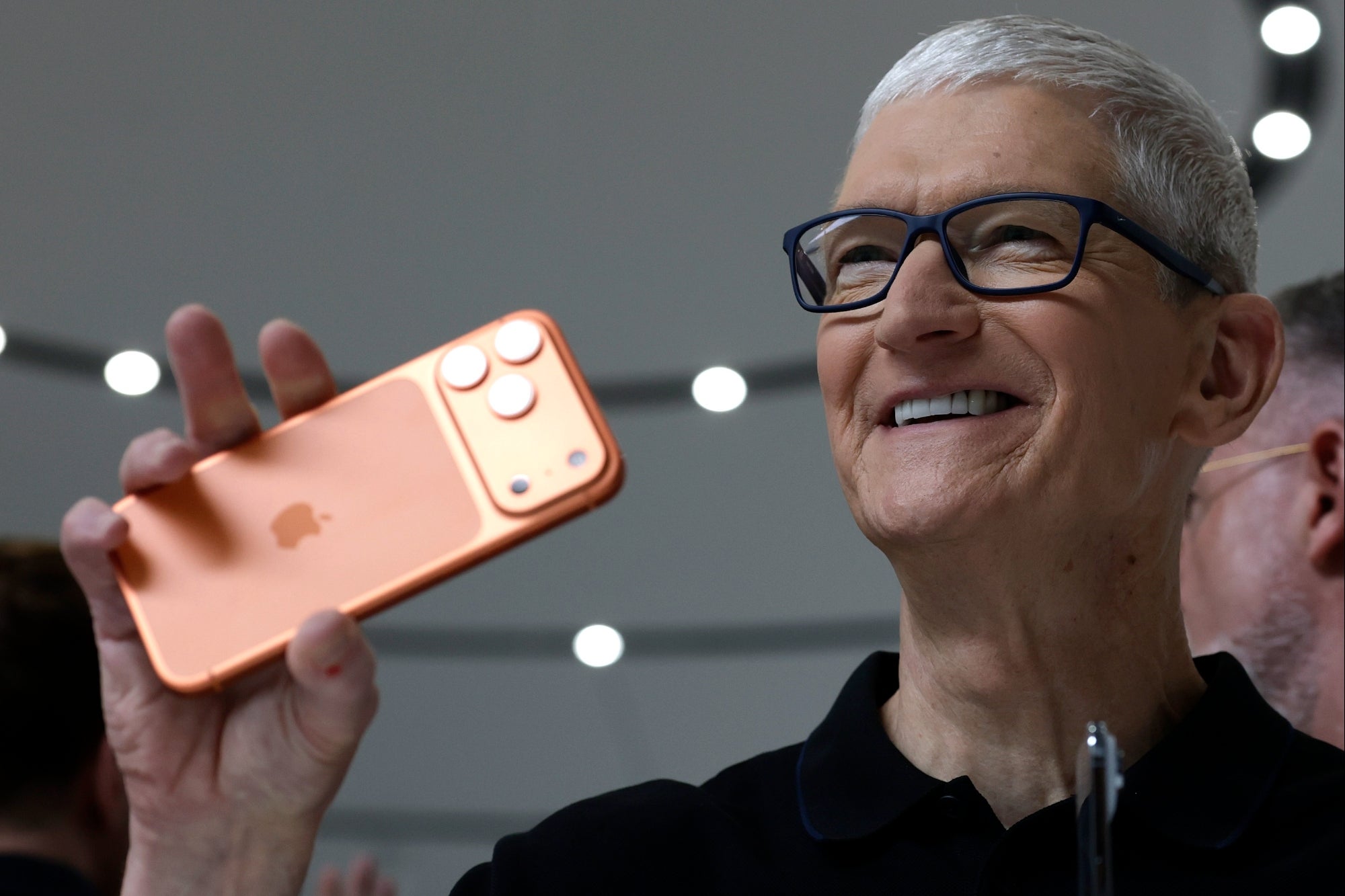 Tim Cook May Step Down as Apple CEO as Early as Next Year, Says a New Report